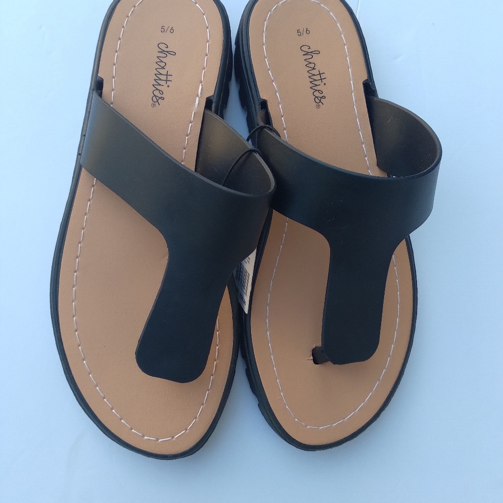 Chatties womans black flip flops, size 5/6 sm